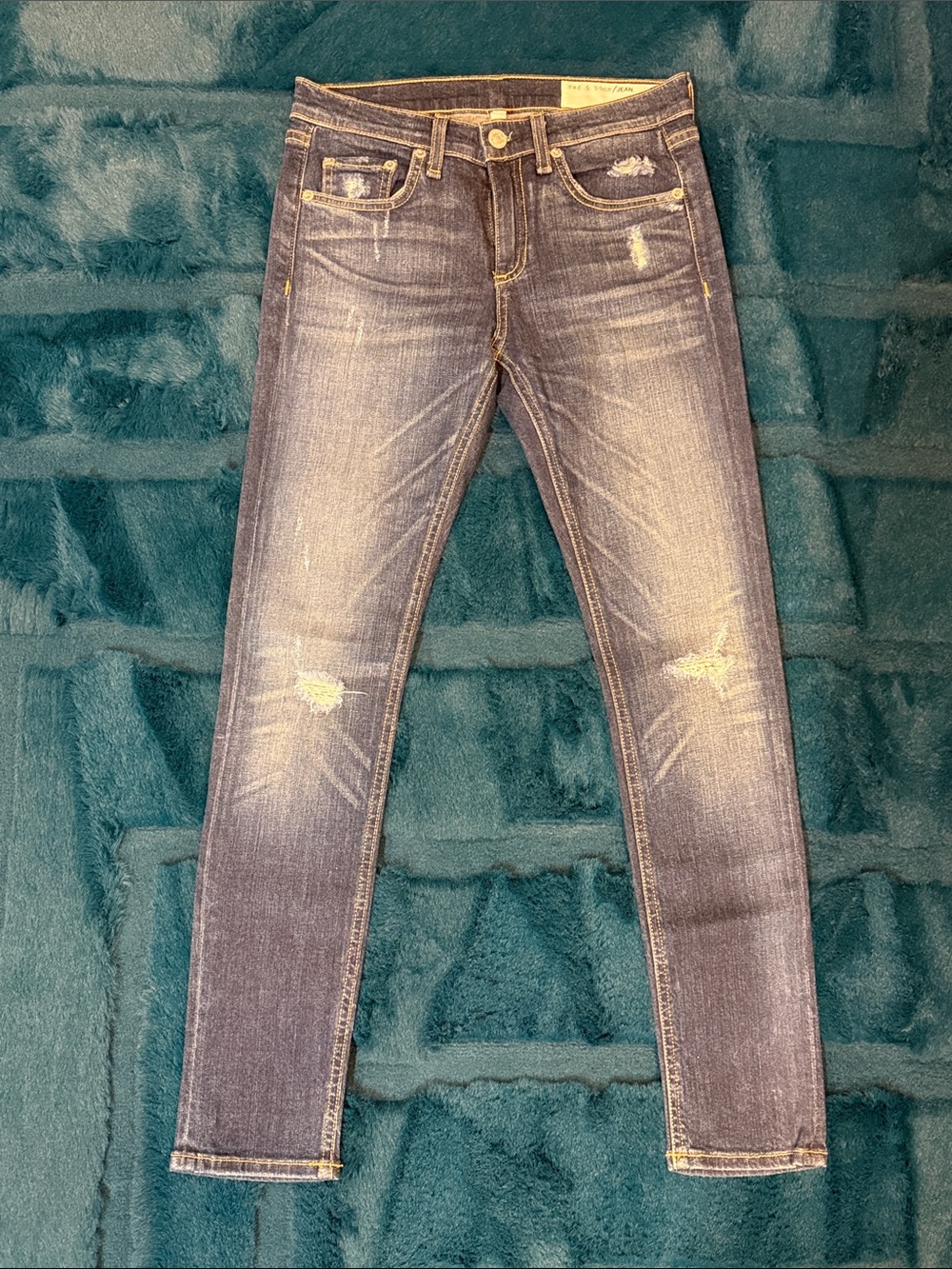 rag & bone Women’s Skinny Capri Jeans in Faded Dark Blue with Distressing